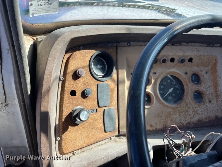 image for item MN9410 1981 Ford LN7000  truck cab and chassis