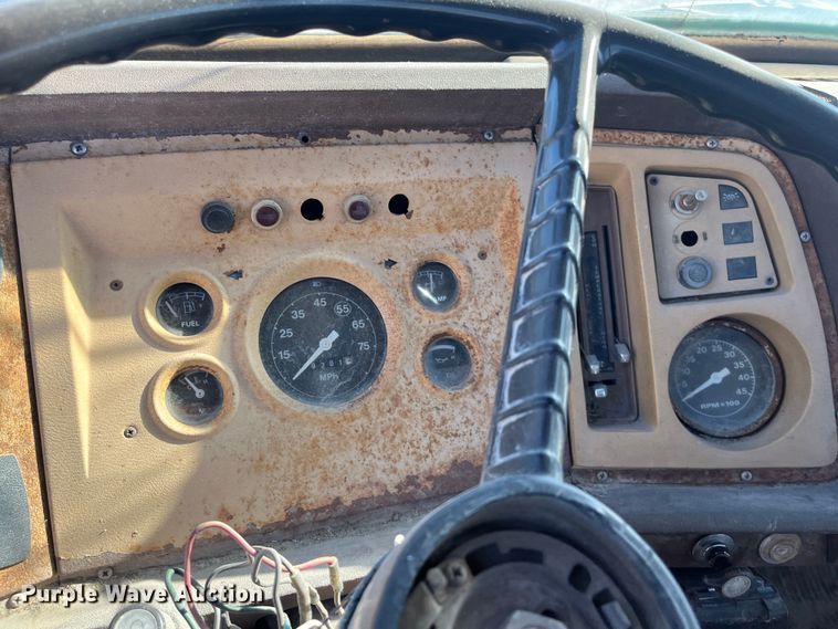 image for item MN9410 1981 Ford LN7000  truck cab and chassis