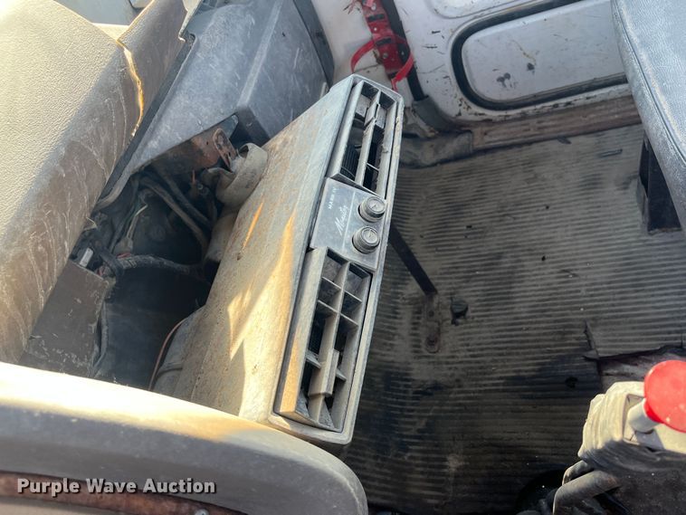 image for item MN9410 1981 Ford LN7000  truck cab and chassis