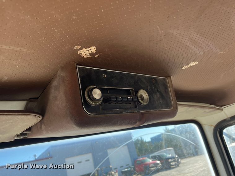 image for item MN9410 1981 Ford LN7000  truck cab and chassis