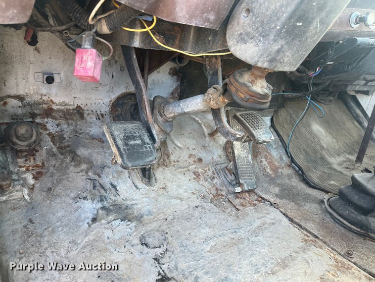 image for item MN9410 1981 Ford LN7000  truck cab and chassis