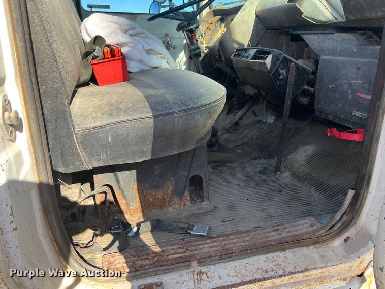 image for item MN9410 1981 Ford LN7000  truck cab and chassis