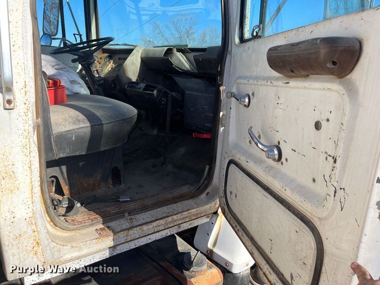 image for item MN9410 1981 Ford LN7000  truck cab and chassis