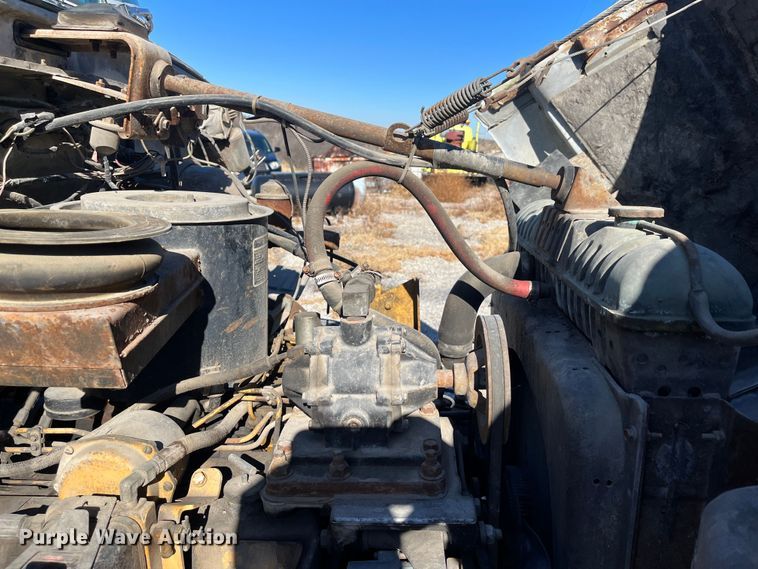 image for item MN9410 1981 Ford LN7000  truck cab and chassis