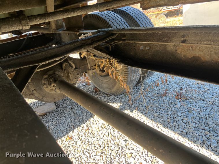 image for item MN9410 1981 Ford LN7000  truck cab and chassis