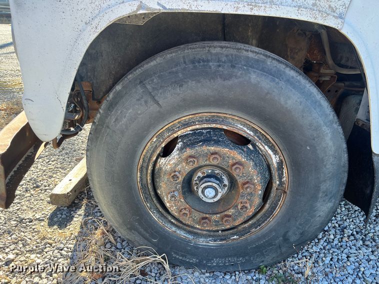 image for item MN9410 1981 Ford LN7000  truck cab and chassis