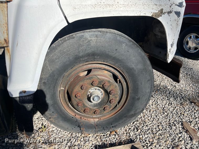 image for item MN9410 1981 Ford LN7000  truck cab and chassis