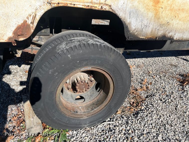 image for item MN9410 1981 Ford LN7000  truck cab and chassis