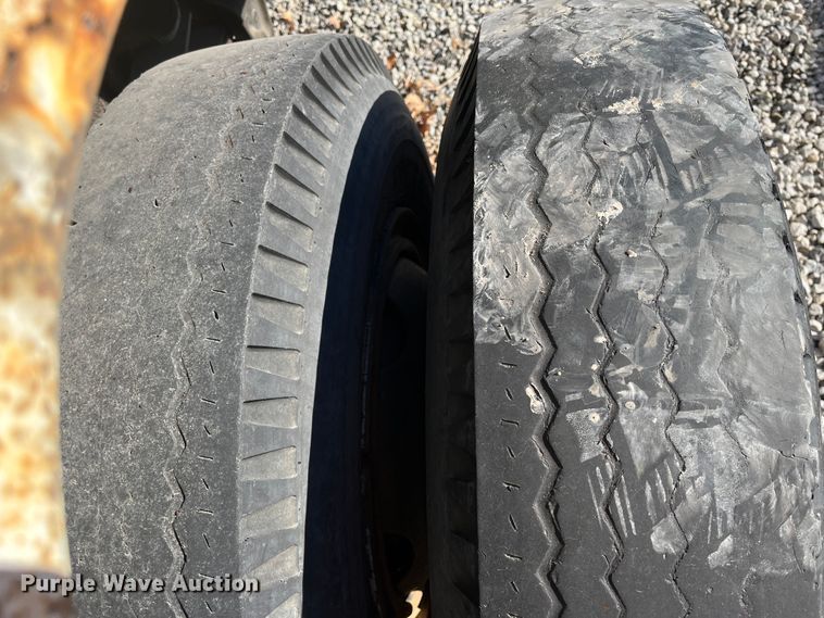 image for item MN9410 1981 Ford LN7000  truck cab and chassis