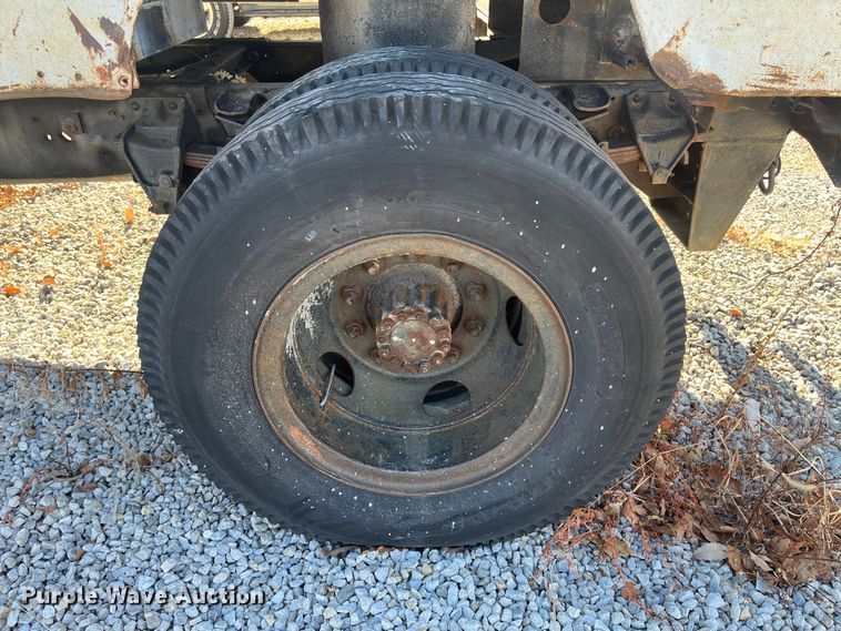 image for item MN9410 1981 Ford LN7000  truck cab and chassis