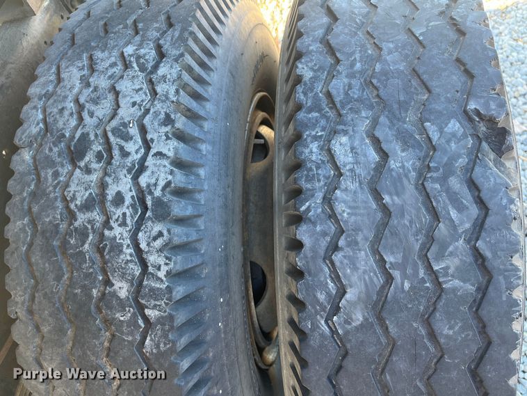 image for item MN9410 1981 Ford LN7000  truck cab and chassis