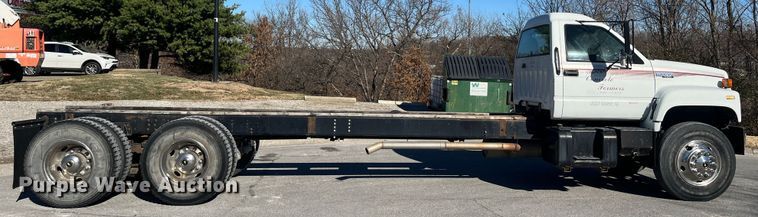 image for item MN9413 1996 Chevrolet Kodiak C6500  truck cab and chassis