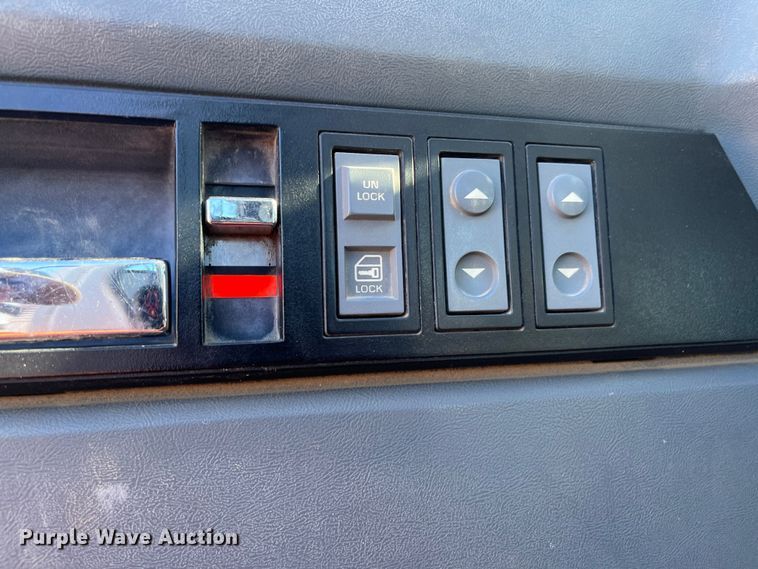 image for item MN9413 1996 Chevrolet Kodiak C6500  truck cab and chassis