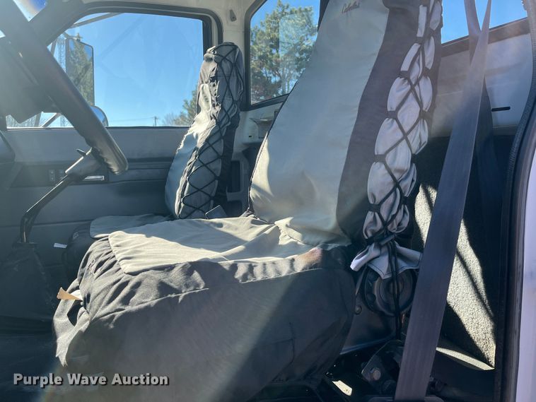 image for item MN9413 1996 Chevrolet Kodiak C6500  truck cab and chassis