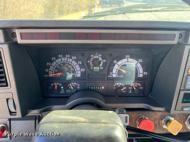 image for item MN9413 1996 Chevrolet Kodiak C6500  truck cab and chassis