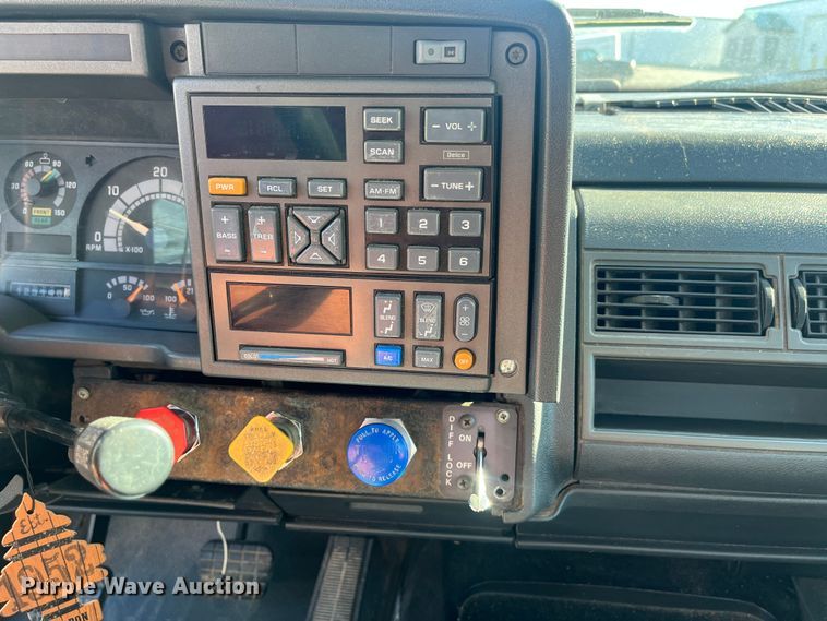 image for item MN9413 1996 Chevrolet Kodiak C6500  truck cab and chassis