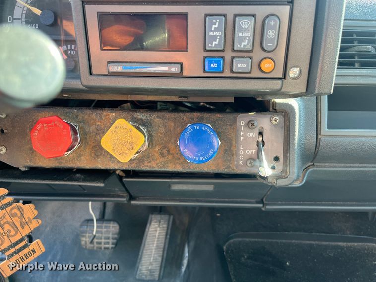 image for item MN9413 1996 Chevrolet Kodiak C6500  truck cab and chassis