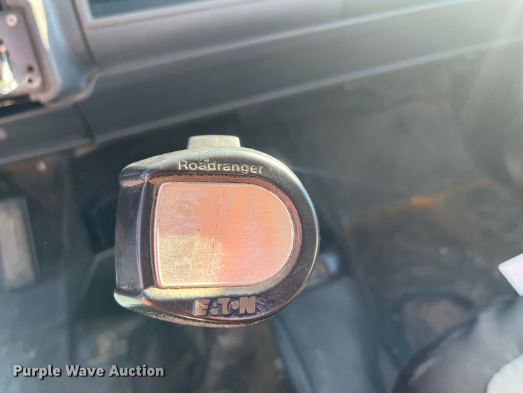 image for item MN9413 1996 Chevrolet Kodiak C6500  truck cab and chassis