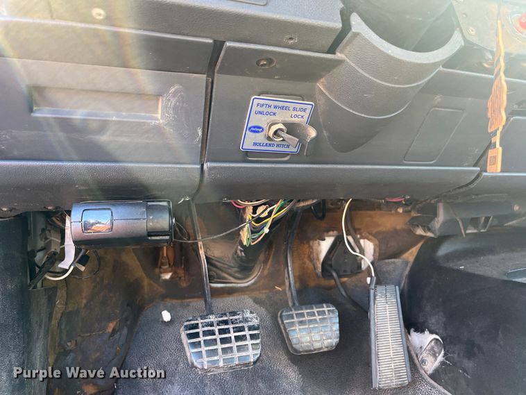 image for item MN9413 1996 Chevrolet Kodiak C6500  truck cab and chassis