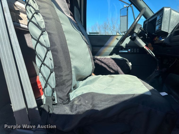 image for item MN9413 1996 Chevrolet Kodiak C6500  truck cab and chassis