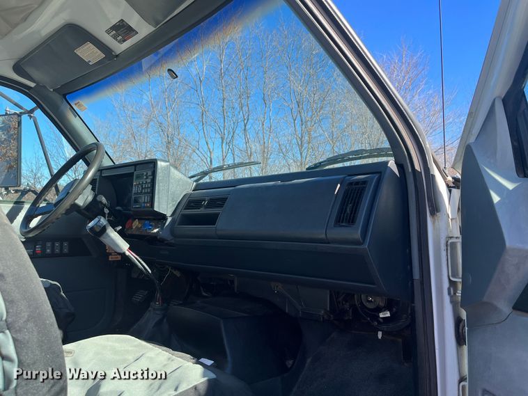 image for item MN9413 1996 Chevrolet Kodiak C6500  truck cab and chassis