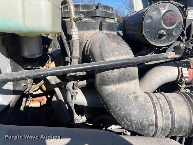 image for item MN9413 1996 Chevrolet Kodiak C6500  truck cab and chassis