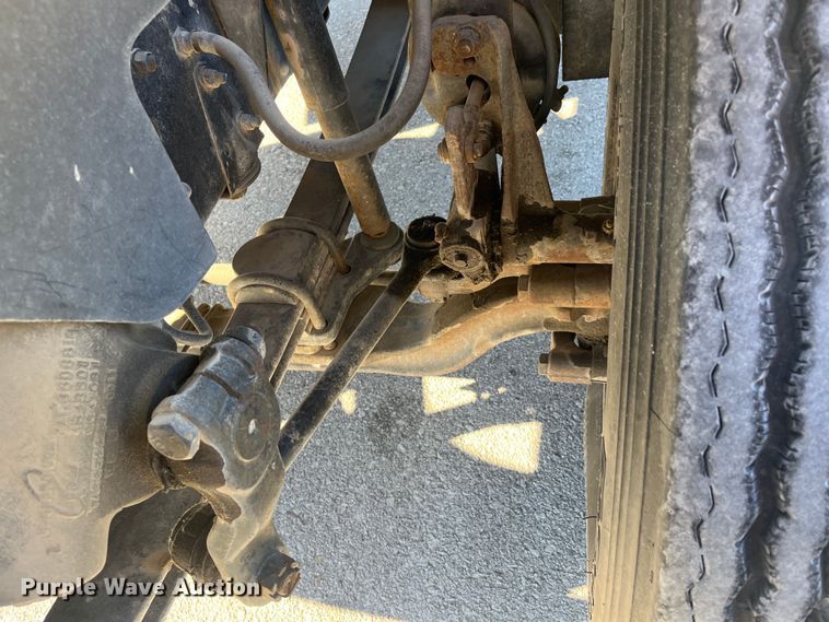 image for item MN9413 1996 Chevrolet Kodiak C6500  truck cab and chassis