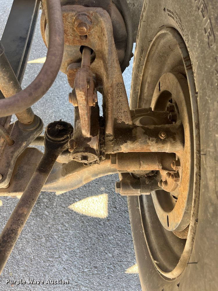 image for item MN9413 1996 Chevrolet Kodiak C6500  truck cab and chassis