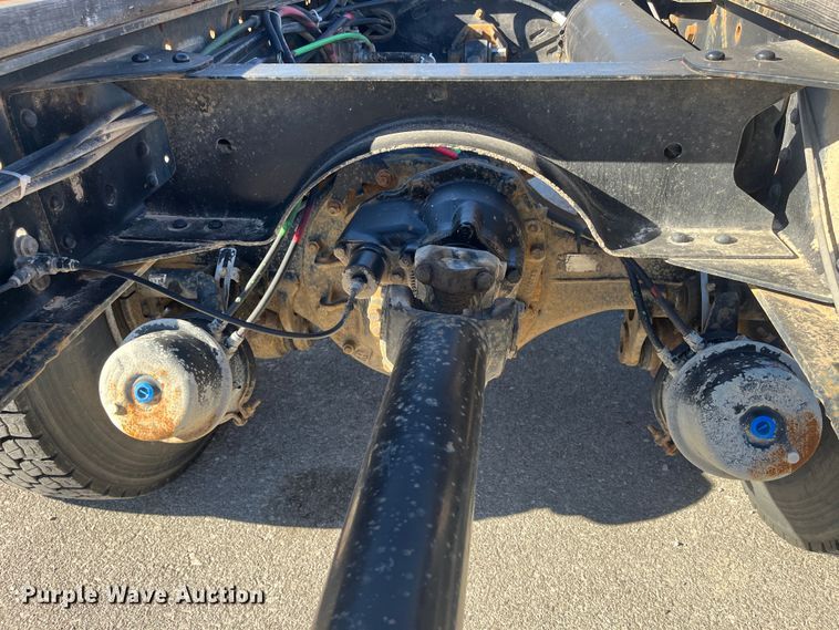 image for item MN9413 1996 Chevrolet Kodiak C6500  truck cab and chassis