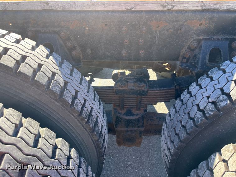 image for item MN9413 1996 Chevrolet Kodiak C6500  truck cab and chassis