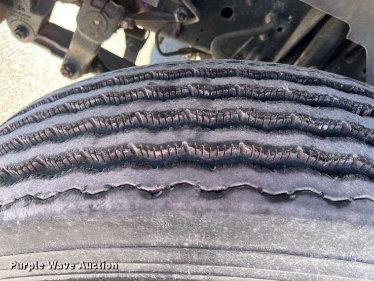 image for item MN9413 1996 Chevrolet Kodiak C6500  truck cab and chassis