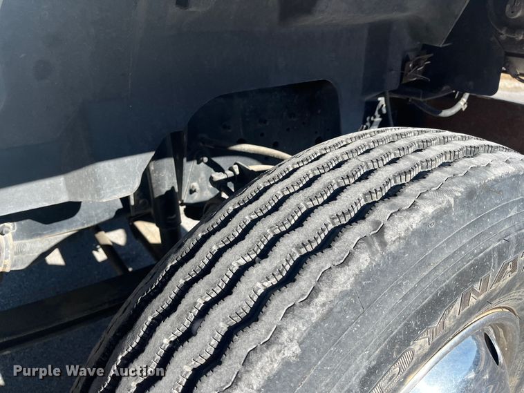 image for item MN9413 1996 Chevrolet Kodiak C6500  truck cab and chassis