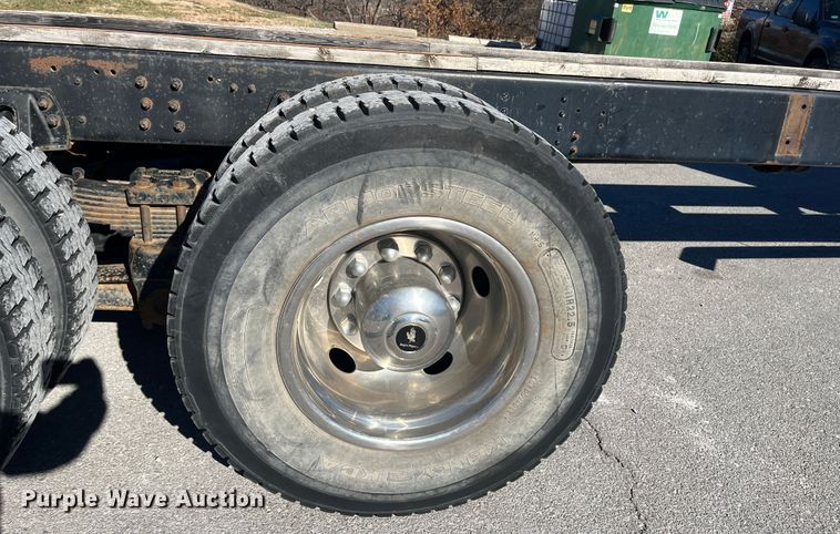 image for item MN9413 1996 Chevrolet Kodiak C6500  truck cab and chassis