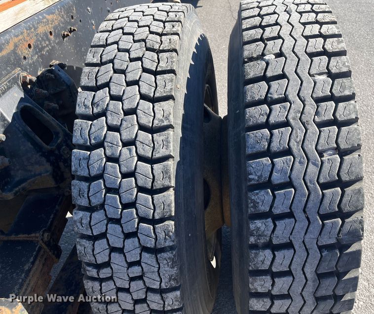 image for item MN9413 1996 Chevrolet Kodiak C6500  truck cab and chassis