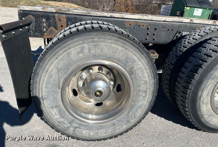 image for item MN9413 1996 Chevrolet Kodiak C6500  truck cab and chassis