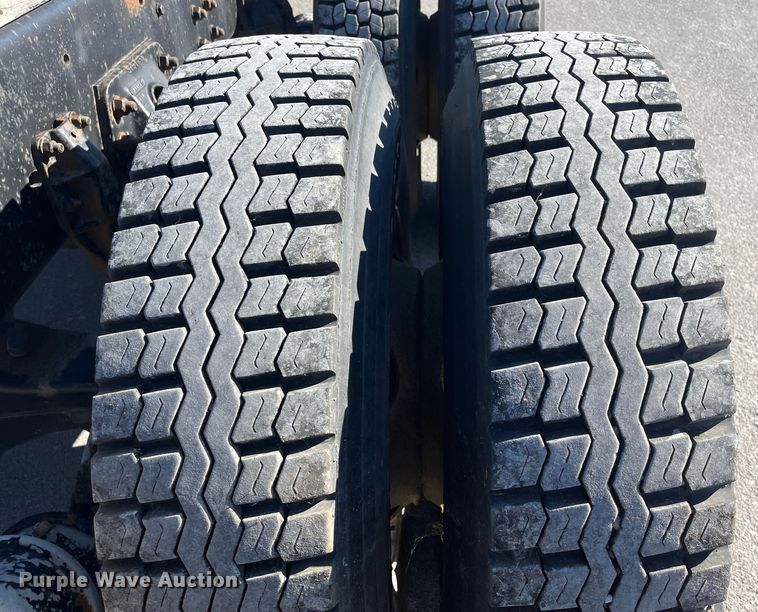 image for item MN9413 1996 Chevrolet Kodiak C6500  truck cab and chassis