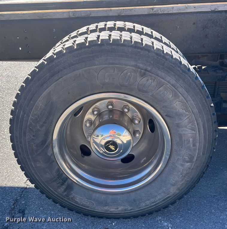 image for item MN9413 1996 Chevrolet Kodiak C6500  truck cab and chassis