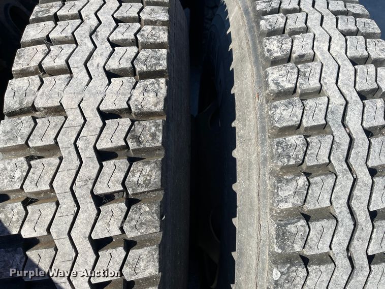 image for item MN9413 1996 Chevrolet Kodiak C6500  truck cab and chassis