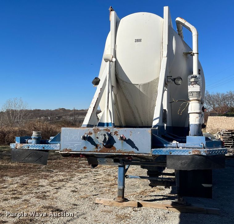 image for item MN9422 1982 J&L Tank  tank trailer