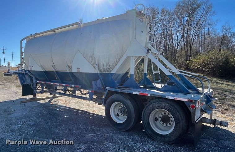 image for item MN9422 1982 J&L Tank  tank trailer