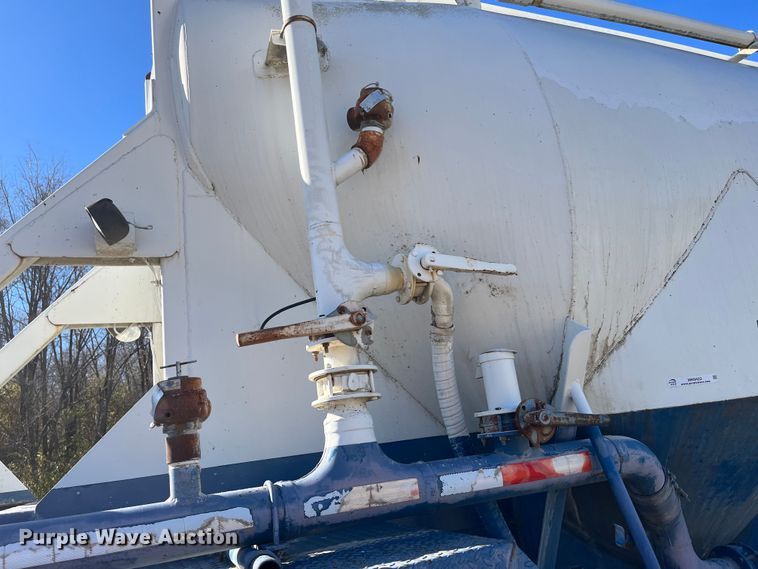 image for item MN9422 1982 J&L Tank  tank trailer