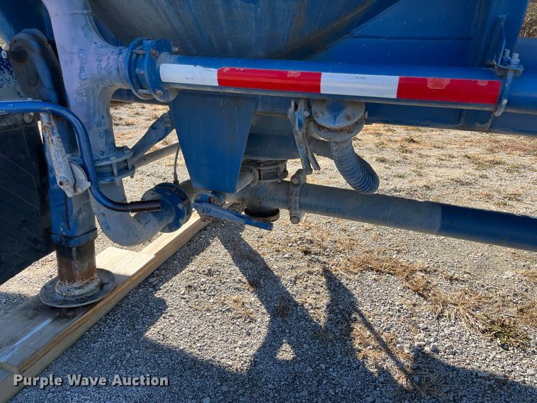 image for item MN9422 1982 J&L Tank  tank trailer