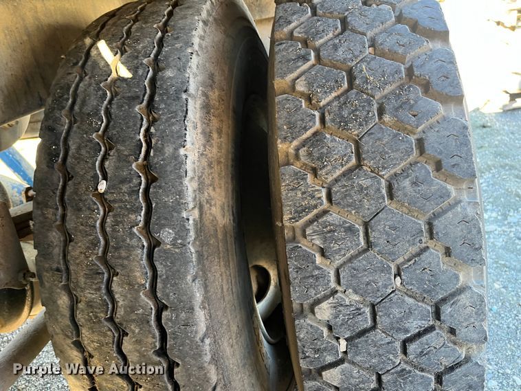 image for item MN9422 1982 J&L Tank  tank trailer