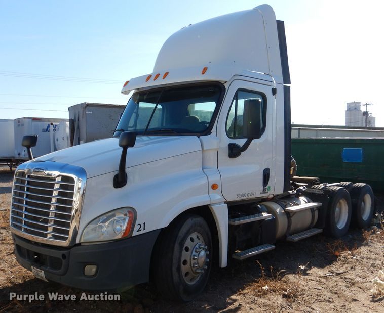 image for item MT9979 2012 Freightliner Cascadia 125  semi truck