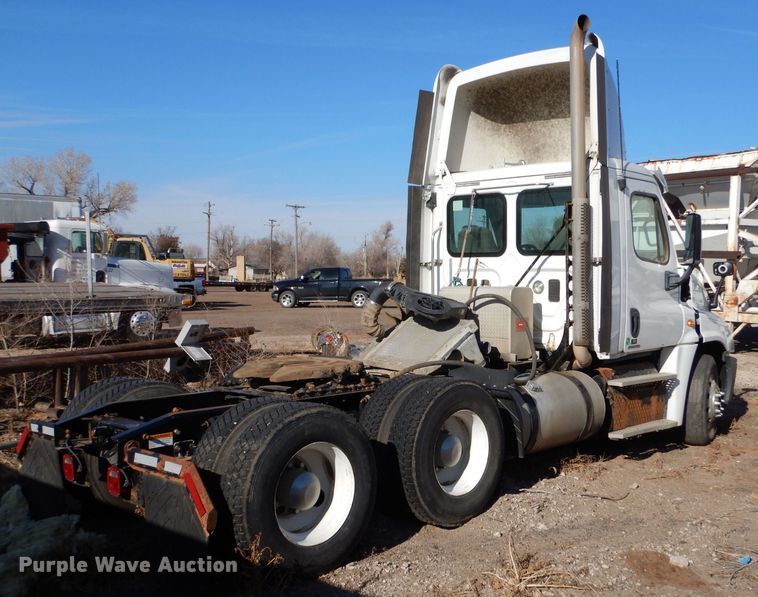 image for item MT9979 2012 Freightliner Cascadia 125  semi truck
