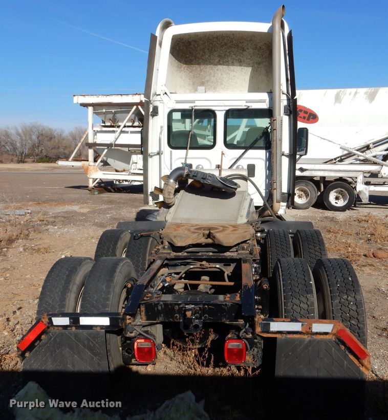 image for item MT9979 2012 Freightliner Cascadia 125  semi truck