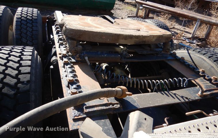 image for item MT9979 2012 Freightliner Cascadia 125  semi truck