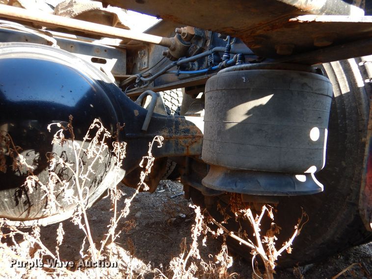 image for item MT9979 2012 Freightliner Cascadia 125  semi truck