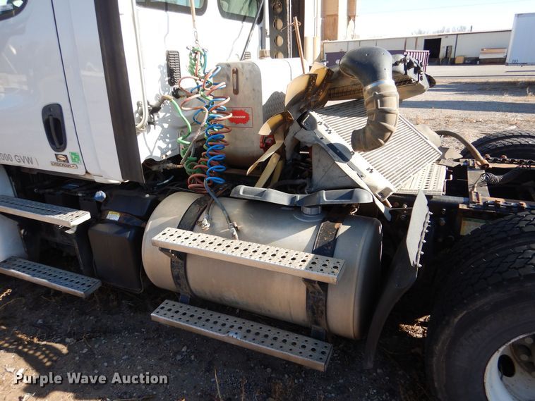 image for item MT9979 2012 Freightliner Cascadia 125  semi truck