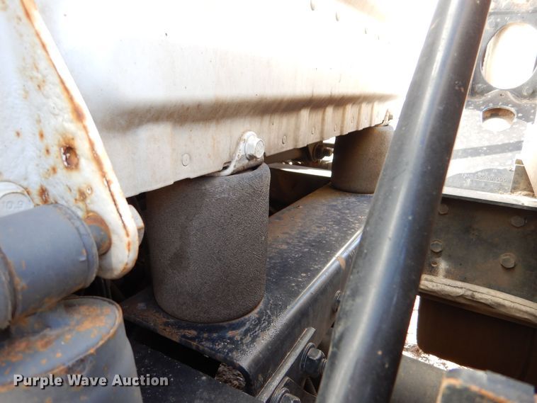 image for item MT9979 2012 Freightliner Cascadia 125  semi truck